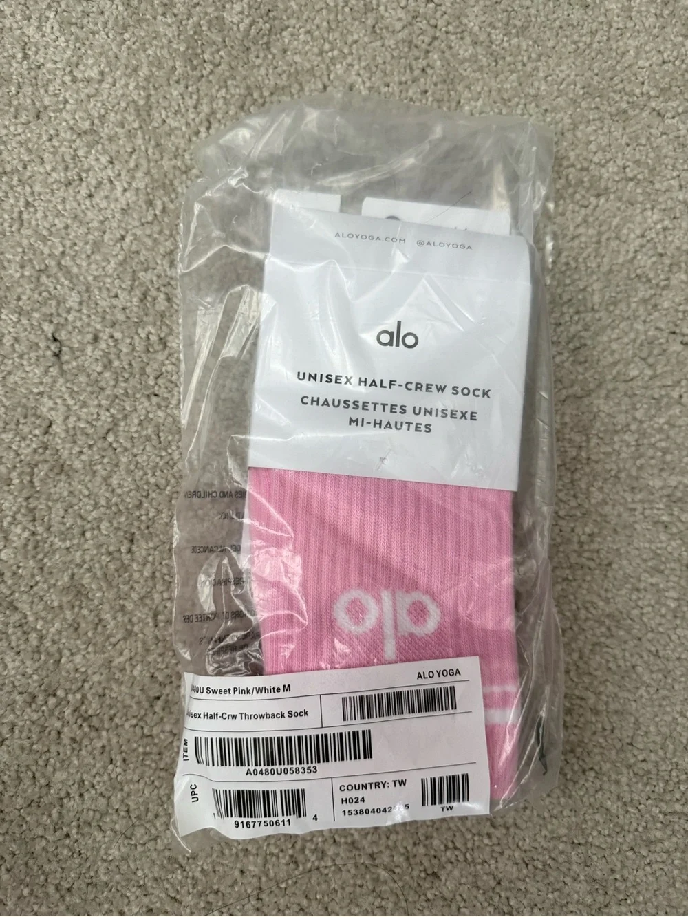 NWT Alo Half Crew Throwback socks in Sweet Pink/White sz Medium